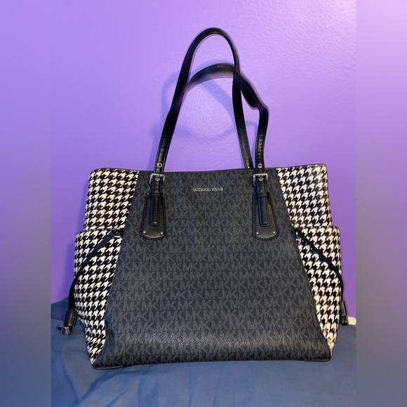 Michael Kors Signature Houndstooth Voyager East/West Tote - Picture 16 of 16